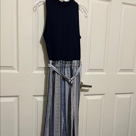 Elegant Blue and White Patterned Jumpsuit - Picture 1 of 7